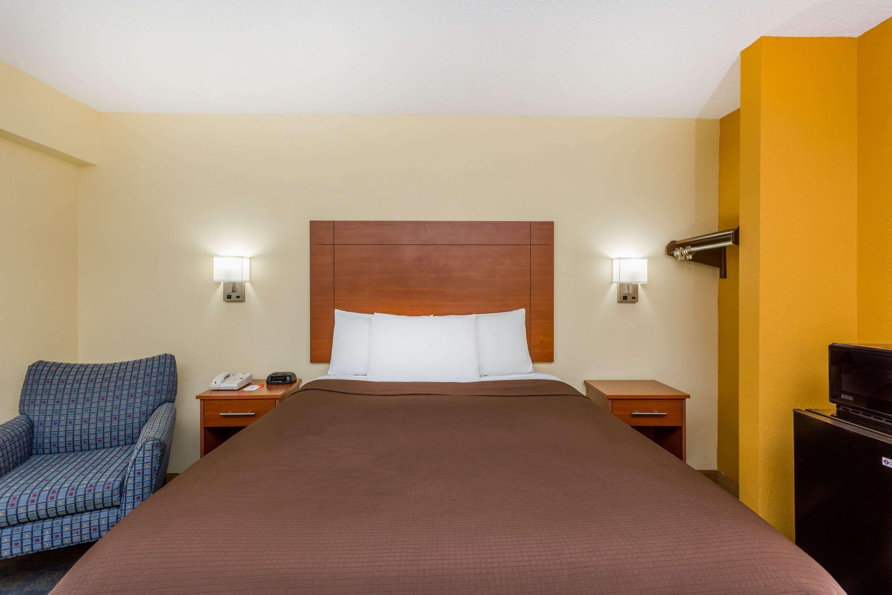 Howard Johnson by Wyndham Spartanburg Expo Center Exterior foto